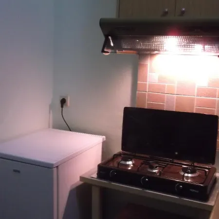 Tani's Πανσιόν Εξαμίλιο