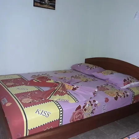 Tani's Πανσιόν Εξαμίλιο