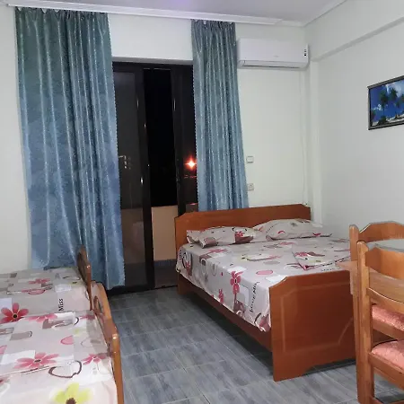 Πανσιόν Tani's