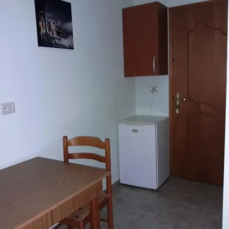 Tani's Εξαμίλιο