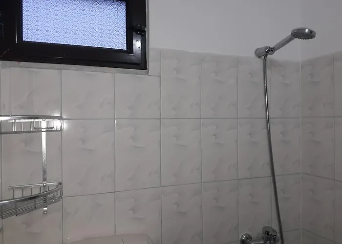 Tani's Guest house 3*